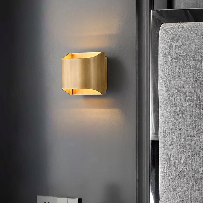 Leclerc Brass Wall Lamp-DWHOME