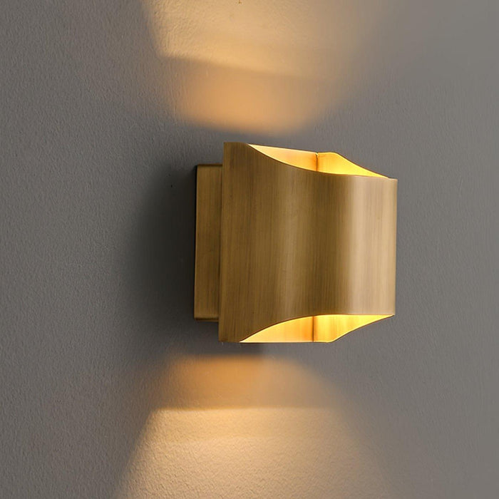 Leclerc Brass Wall Lamp-DWHOME