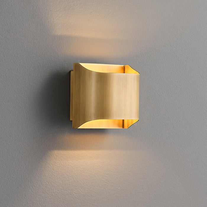 Leclerc Brass Wall Lamp-DWHOME