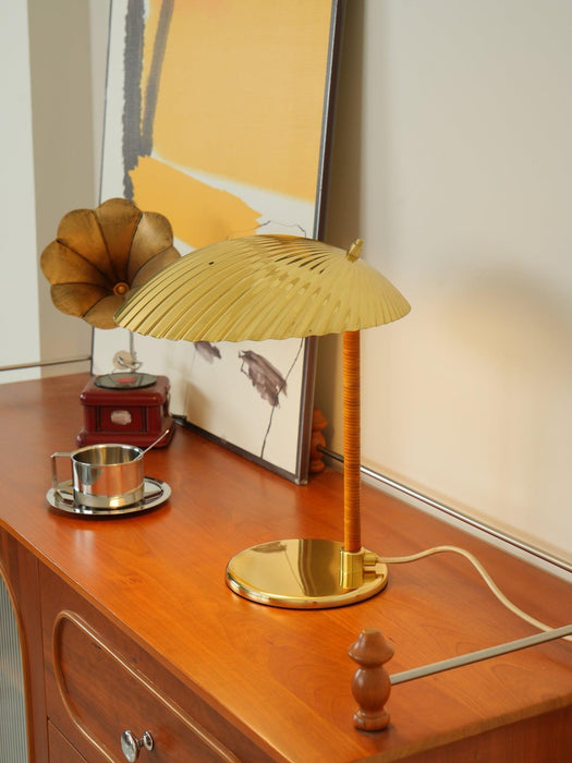 Brass Shell Table Lamp - DWHOME