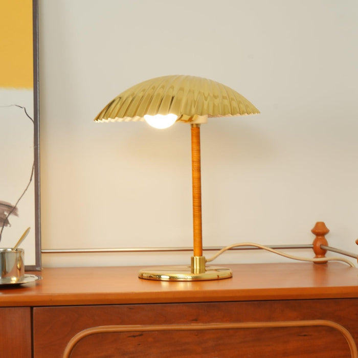 Brass Shell Table Lamp - DWHOME