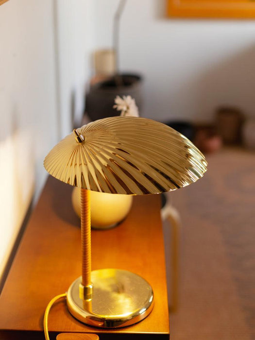 Brass Shell Table Lamp - DWHOME