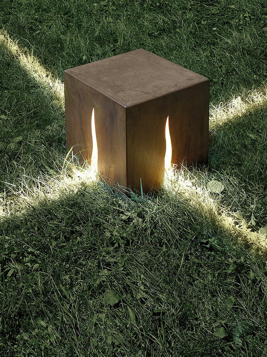 Crack Cube Outdoor Light-DWHOME