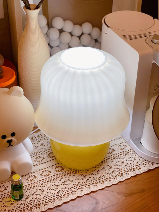 Creamy Mushroom Table Lamp - DWHOME
