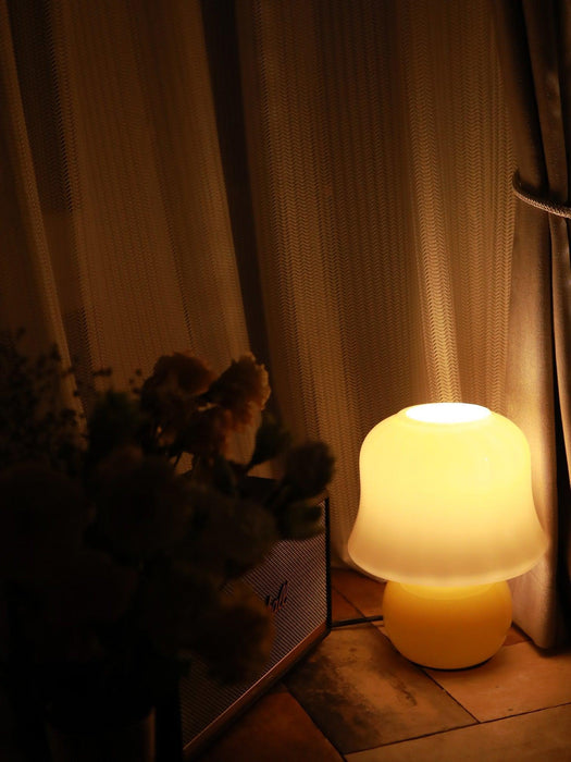 Creamy Mushroom Table Lamp - DWHOME