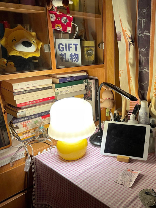 Creamy Mushroom Table Lamp - DWHOME