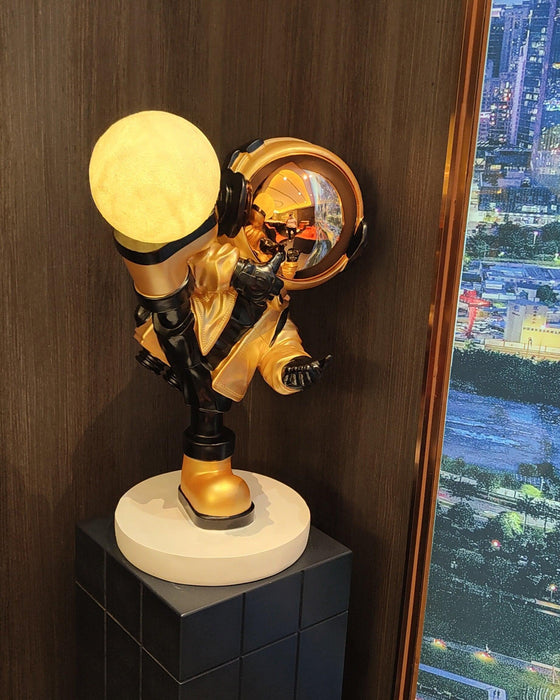 Effort Astronaut Built-in Battery Floor Lamp-DWHOME