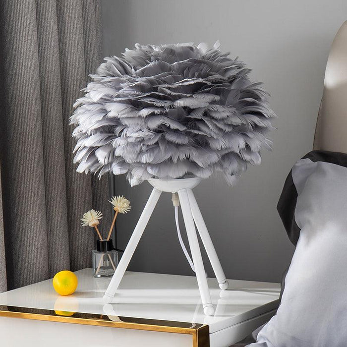 "Lampe de table en plumes d'oie - DWHOME"