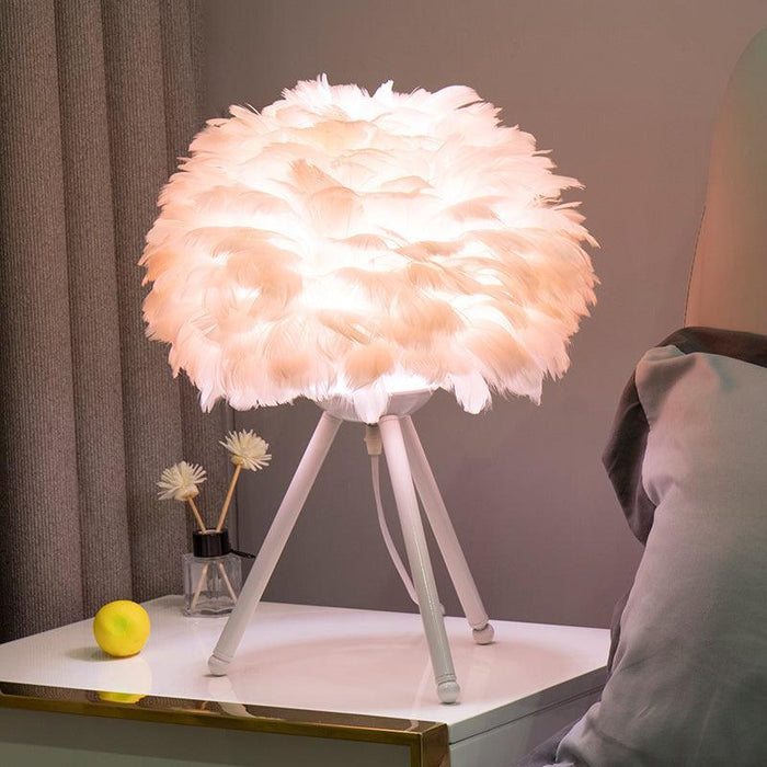 "Lampe de table en plumes d'oie - DWHOME"