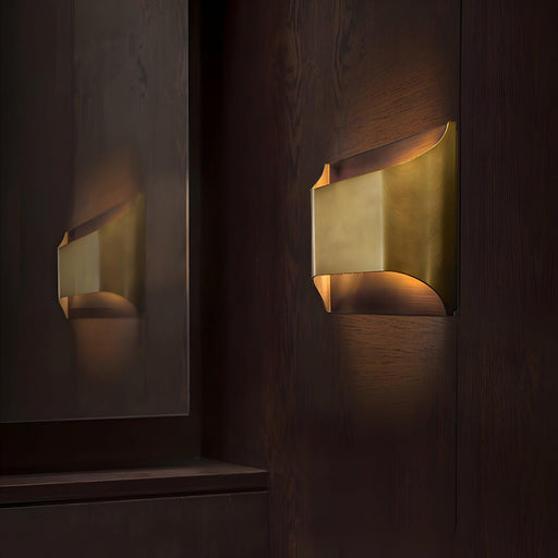 Leclerc Brass Wall Lamp - DWHOME