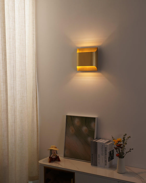 Leclerc Brass Wall Lamp-DWHOME
