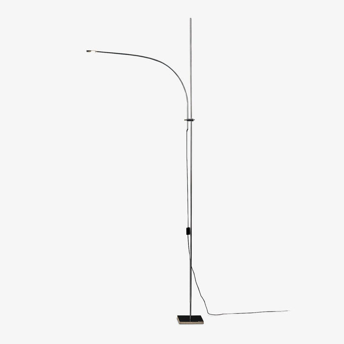 Metal Body Graceful Floor Lamp-DWHOME