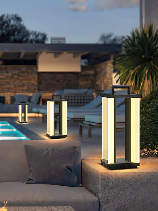 Metroluxe Outdoor Light-DWHOME