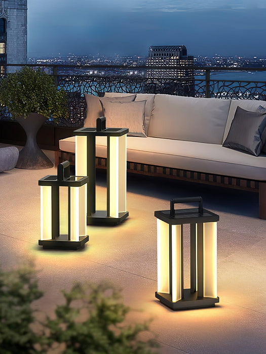 Metroluxe Outdoor Light-DWHOME