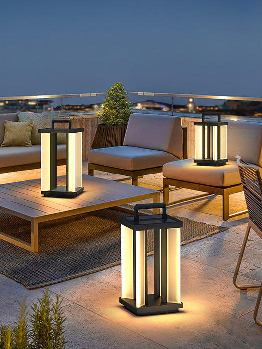 Metroluxe Outdoor Light-DWHOME