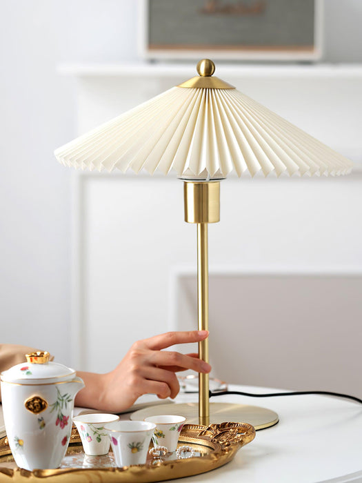 Perla Pleated Table Lamp - DWHOME