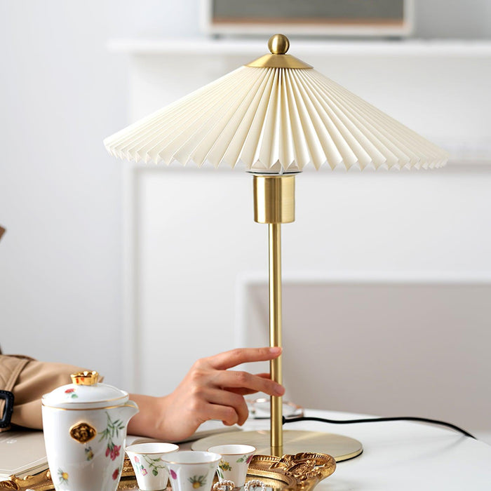 Perla Pleated Table Lamp - DWHOME