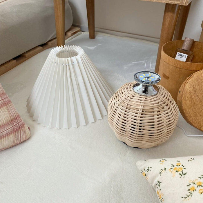 Rattan Pleated Table lamp-DWHOME