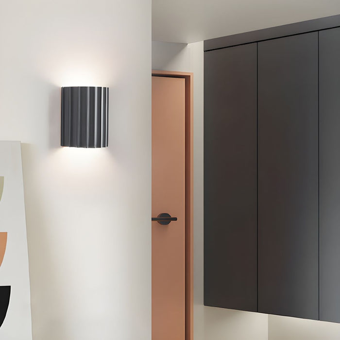 Resin Ribbed Wall Lamp-DWHOME