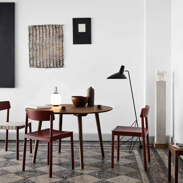 Svelte Noir Floor Lamp-DWHOME
