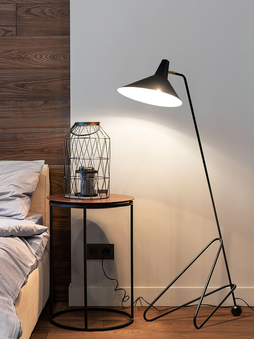 Svelte Noir Floor Lamp-DWHOME