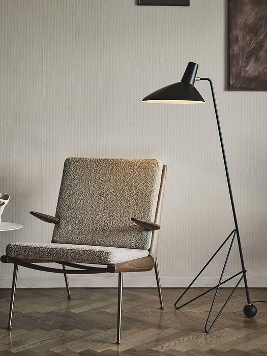 Svelte Noir Floor Lamp-DWHOME