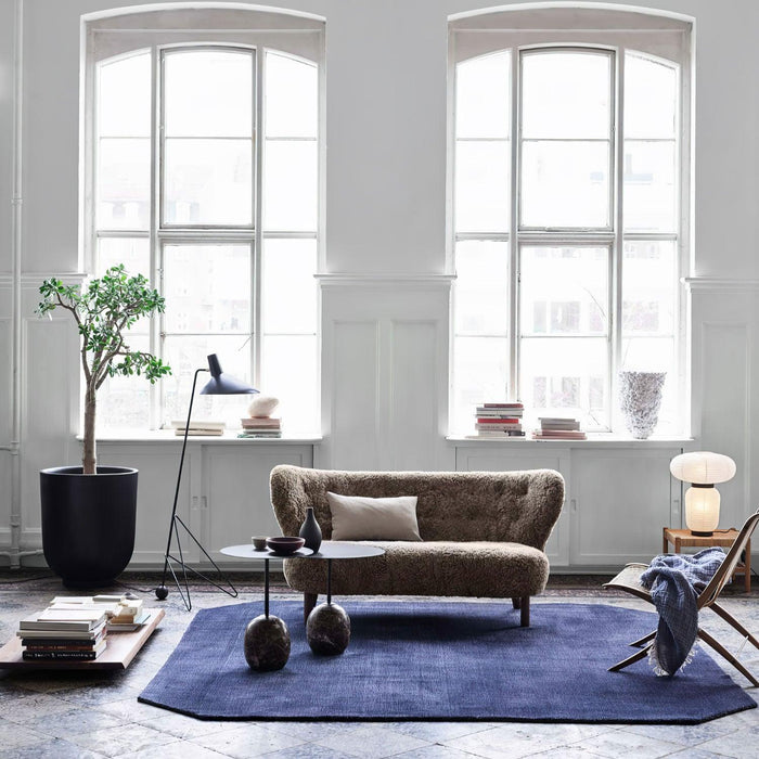 Svelte Noir Floor Lamp-DWHOME