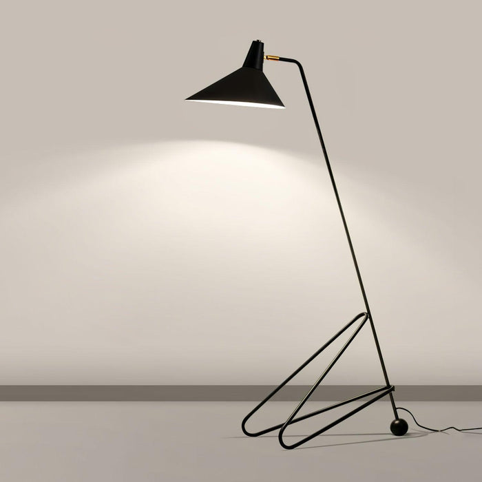 Svelte Noir Floor Lamp-DWHOME