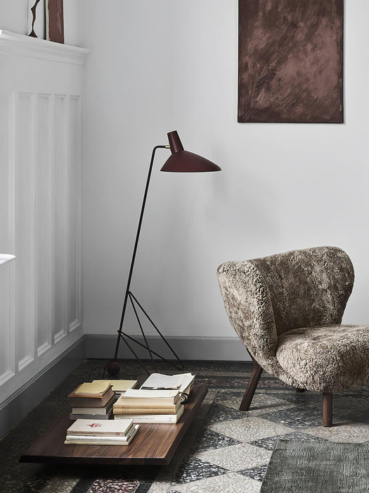 Svelte Noir Floor Lamp-DWHOME
