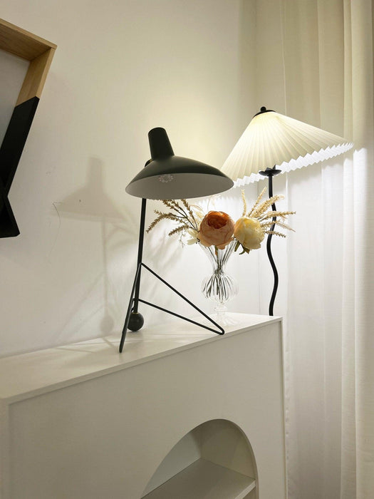 Svelte Noir Table Lamp - DWHOME