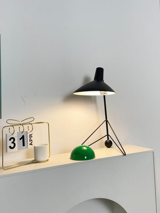 Svelte Noir Table Lamp - DWHOME