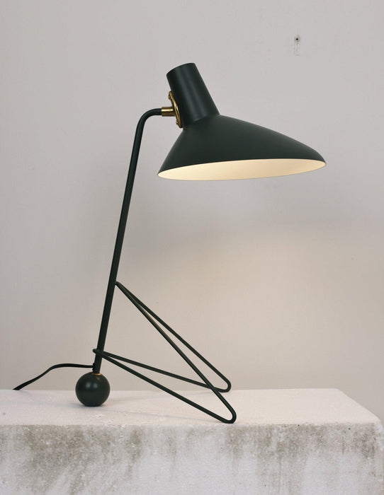 Svelte Noir Table Lamp - DWHOME