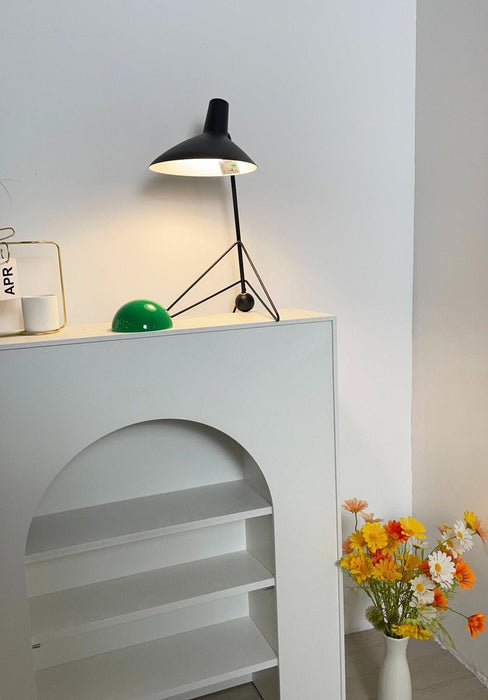 Svelte Noir Table Lamp - DWHOME