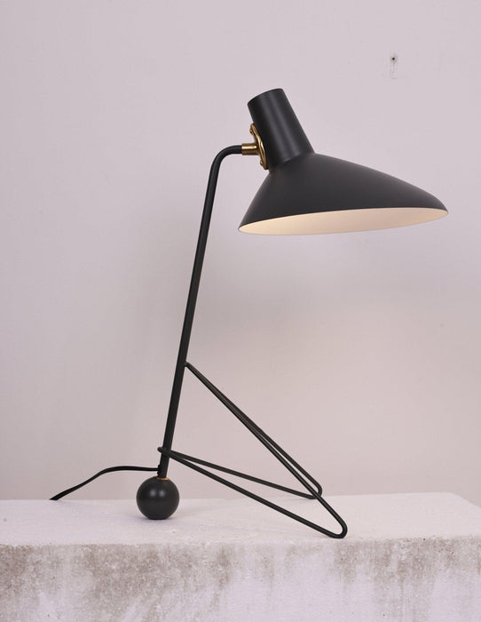 Svelte Noir Table Lamp - DWHOME