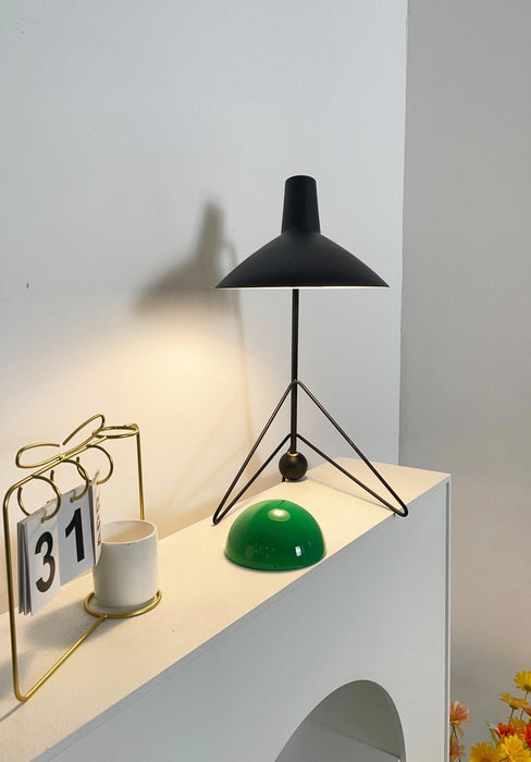 Svelte Noir Table Lamp - DWHOME
