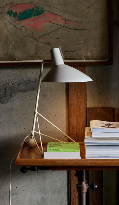 Svelte Noir Table Lamp - DWHOME