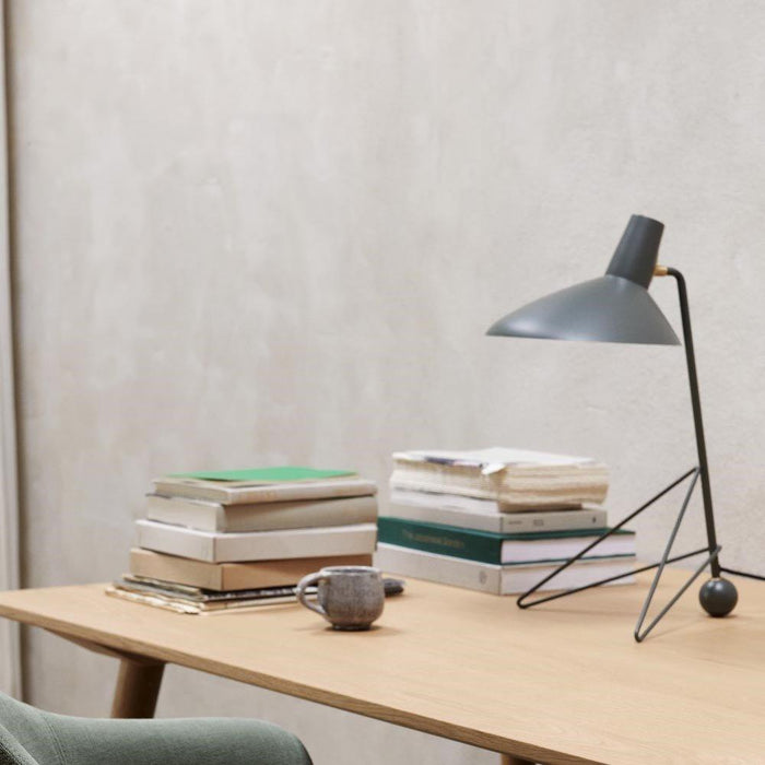 Svelte Noir Table Lamp - DWHOME