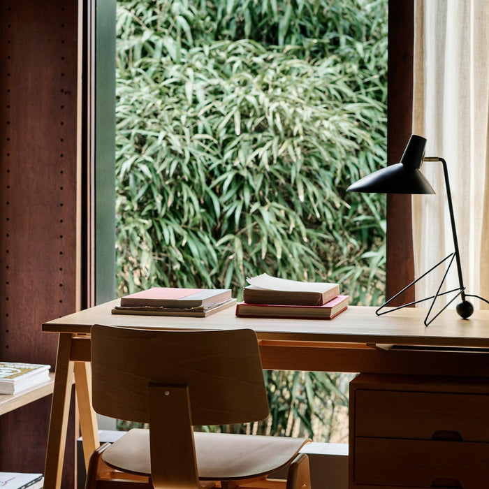 Svelte Noir Table Lamp - DWHOME