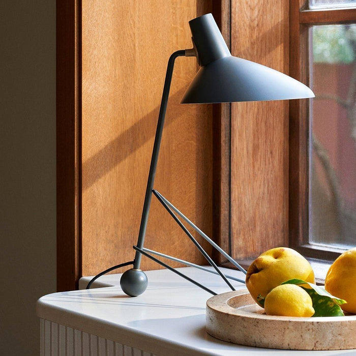 Svelte Noir Table Lamp - DWHOME