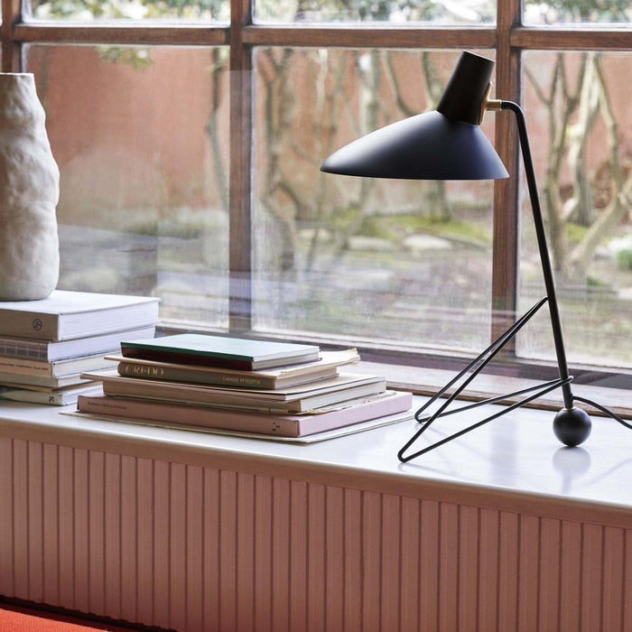 Svelte Noir Table Lamp - DWHOME