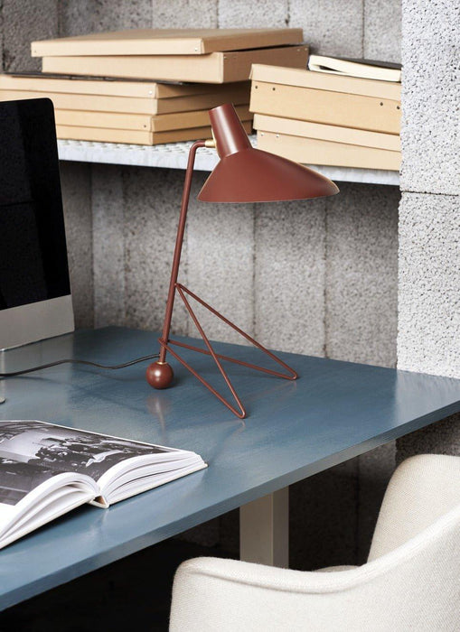 Svelte Noir Table Lamp - DWHOME
