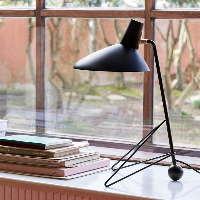 Svelte Noir Table Lamp - DWHOME