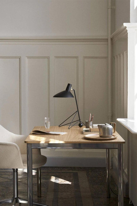 Svelte Noir Table Lamp - DWHOME