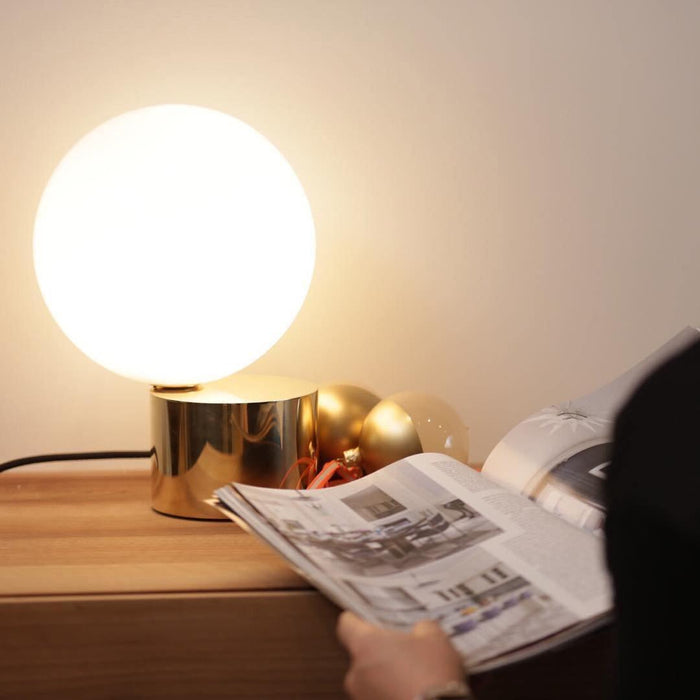Tip of The Tongue Table Lamp - DWHOME