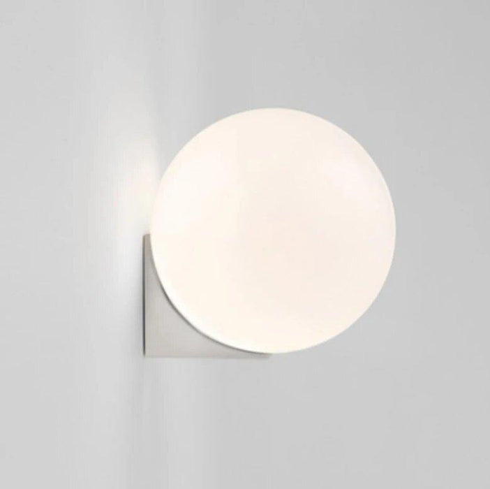 Verner Classic Globe Frosted Glass Wall Lamp - DWHOME