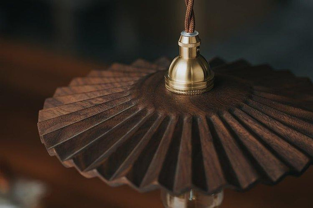 "Lampe suspendue en bois de noyer cannelé avec abat-jour en caféine - DWHOME"